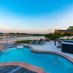 Lakefront Home. Insane Views - Pool/Spa! Gameroom!