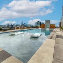 Luxury High-Rise 2BR on the 21st Floor | Rainey St