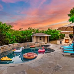 Grand Lakehouse Estate with Infinity Pool & Views