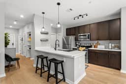 Exceptional 2BR in Prime Location Top Amenities