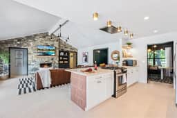 Luxury Oasis: Pool, Hot Tub, Games + Guesthouse