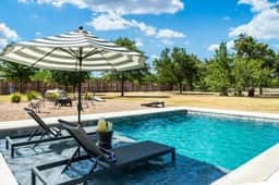 Luxury Oasis: Pool, Hot Tub, Games + Guesthouse