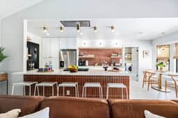 Luxury Oasis: Pool, Hot Tub, Games + Guesthouse