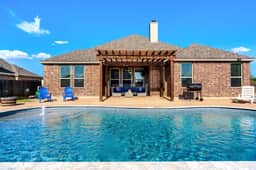 Poolside Noble House Close to Magnolia & Baylor!