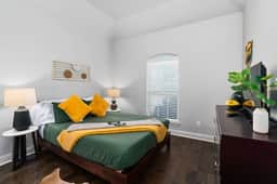 Poolside Noble House Close to Magnolia & Baylor!