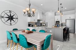 Poolside Noble House Close to Magnolia & Baylor!