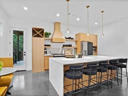 South Lamar Luxe Creekside Retreat w/ Hot Tub