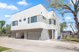 Spacious 3BR Gem in Sought-After Austin Locale!