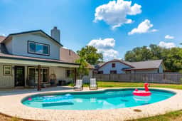 Vintage 6BR Home / Pool & Game Lounge