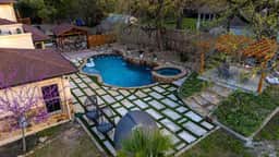 Retreat House - Heated Pool - Pickleball court