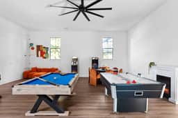 Retreat House - Heated Pool - Pickleball court