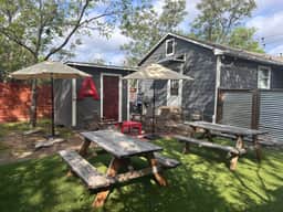 Cozy house, big backyard, fast WiFi