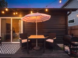 Eastside Social Stylish Stay for 8 - Image 5