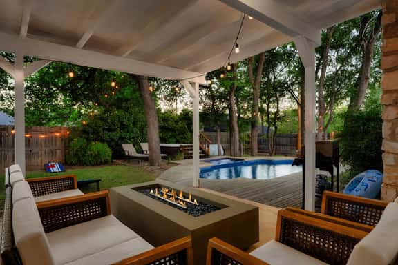 Upscale Retreat: Pool, Hot Tub, Gym & Games - Image 1