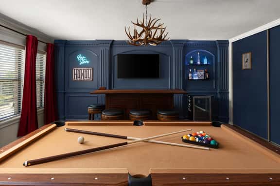 Cedar Park Parlor! 5BR Hot Tub & Game Room - Image 1