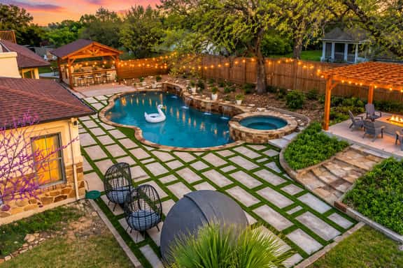 Private Pool, Pickleball and Game Room, Sleeps 20 - Image 1