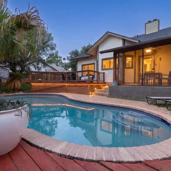 Casa Vista  Designer Home Pool Sleeps 16 - Image 1