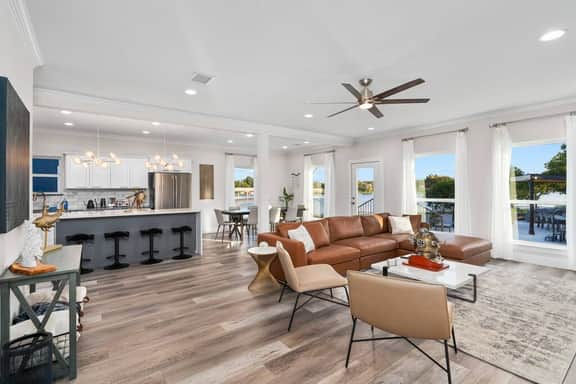 Lakefront Home. Insane Views - Pool/Spa! Gameroom!