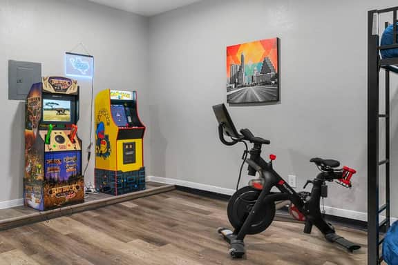 Luminous Home w/ Pool, Spa & Game Lounge