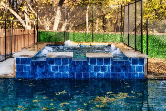 Luxury 7BR Pool, Hot Tub & 4 Car Parking