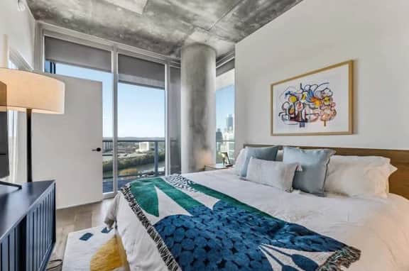 Luxury High-Rise 2BR on the 21st Floor | Rainey St
