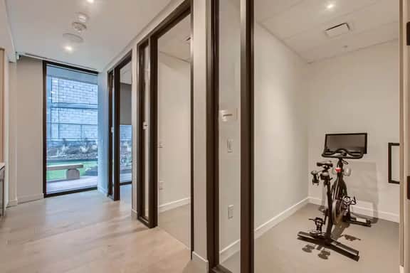 Luxury High-Rise 2BR on the 21st Floor | Rainey St