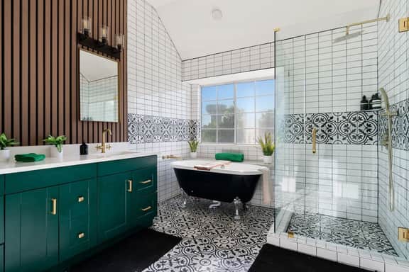 Mad Hatter Haven: Heated Pool & Playroom!