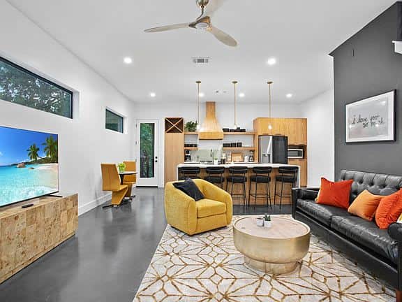 South Lamar Luxe Creekside Retreat w/ Hot Tub