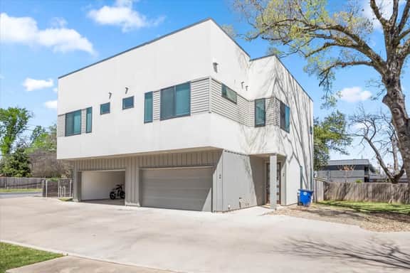 Spacious 3BR Gem in Sought-After Austin Locale!