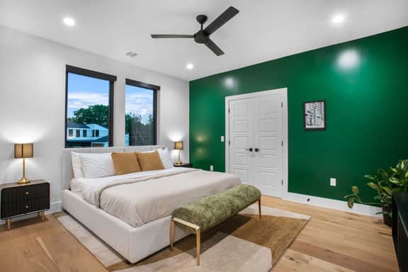 The ATX South Lamar Creekside Retreat with Hot tub