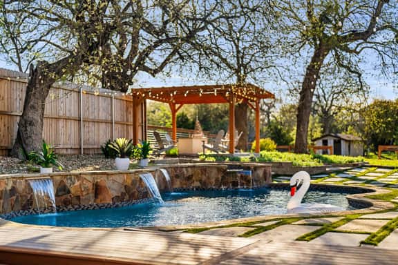 Retreat House - Heated Pool - Pickleball court