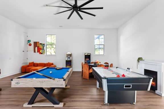 Retreat House - Heated Pool - Pickleball court