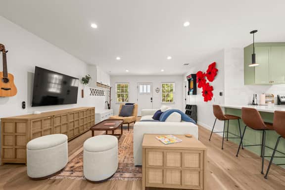 East 10th - Image 3