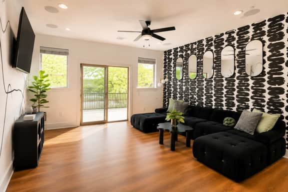 Massive Retreat-Pool-Pickleball-Gameroom+Much More - Image 5