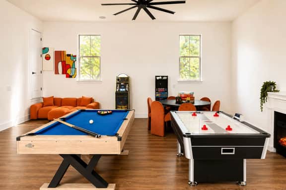 Private Pool, Pickleball and Game Room, Sleeps 20 - Image 4