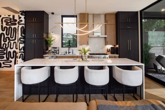 Luxury SoCo Haven w/ 8Sleep, Hot Tub & Gym | 8P - Image 3