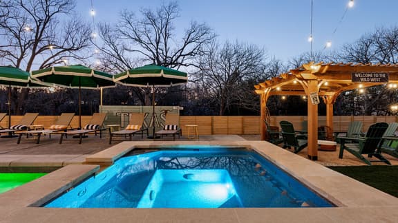 5BR Oasis w Pool, Spa & Fire Pit