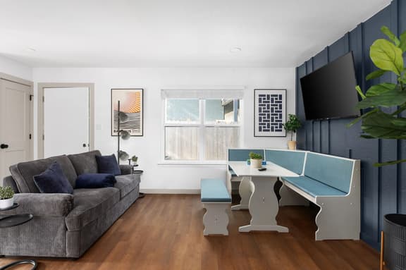 Cozy-Chic 2BR  Patio Ideal for Groups