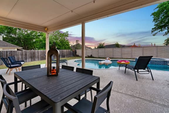 Mad Hatter Haven: Heated Pool & Playroom!