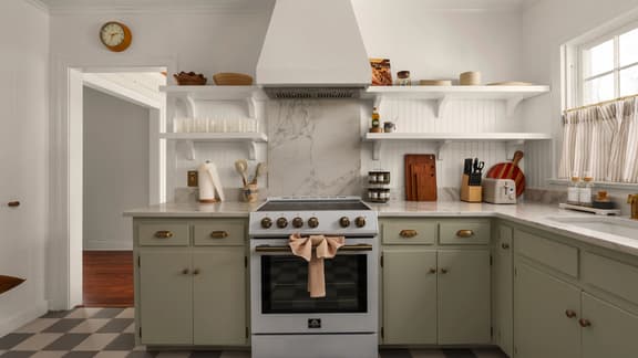 Southern Charm Off The Square+Sleeps 10+Firepit