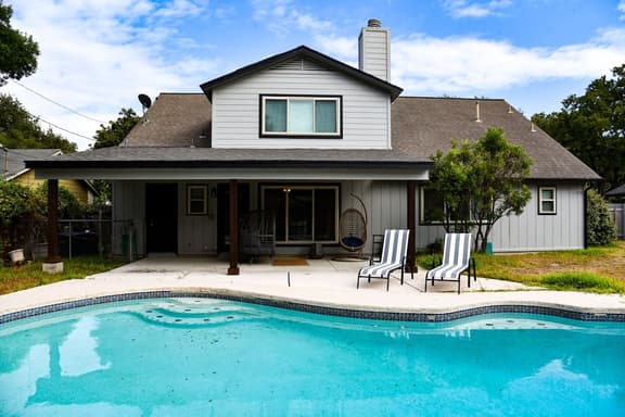 Vintage 6BR Home / Pool & Game Lounge