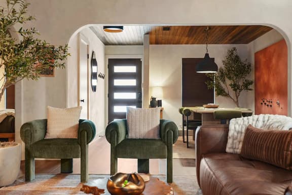The Golden Hour House - Impeccable Location! - Image 1