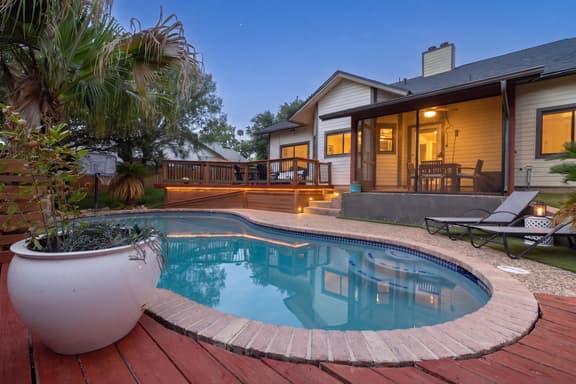 Casa Vista Designer Home Pool Sleeps 16 - Image 1
